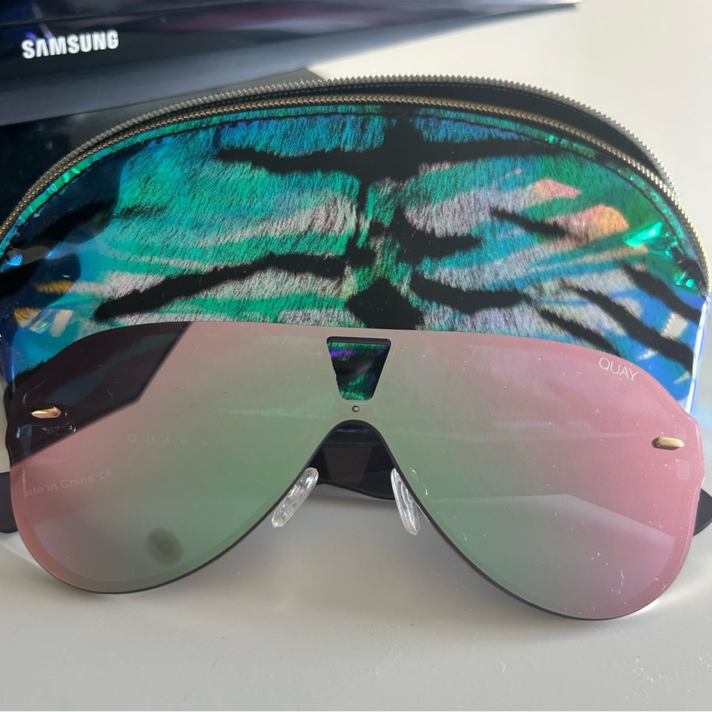 Quay Australia aviator mirrored sunglasses with case